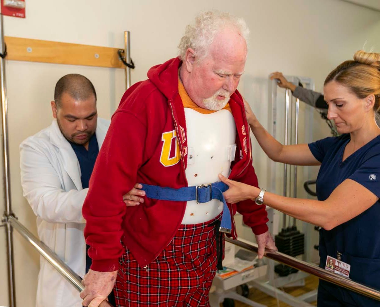 Residents at Camarillo Healthcare Center enjoy a vibrant lifestyle with various engaging activities and social opportunities.